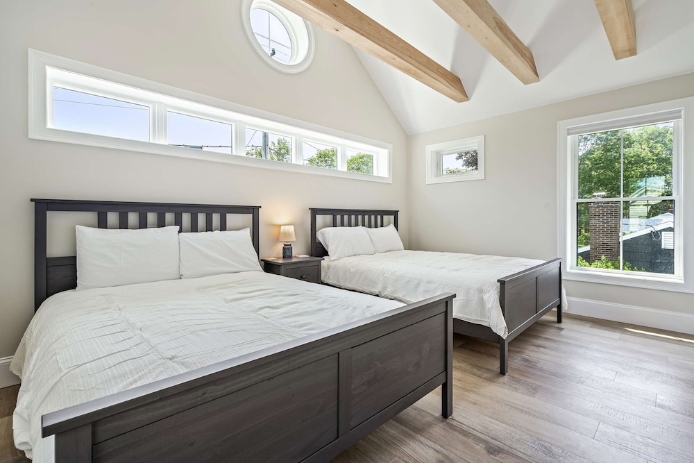 Bourne By The Beach Beautiful Home for 6 Near Shops and the Shore