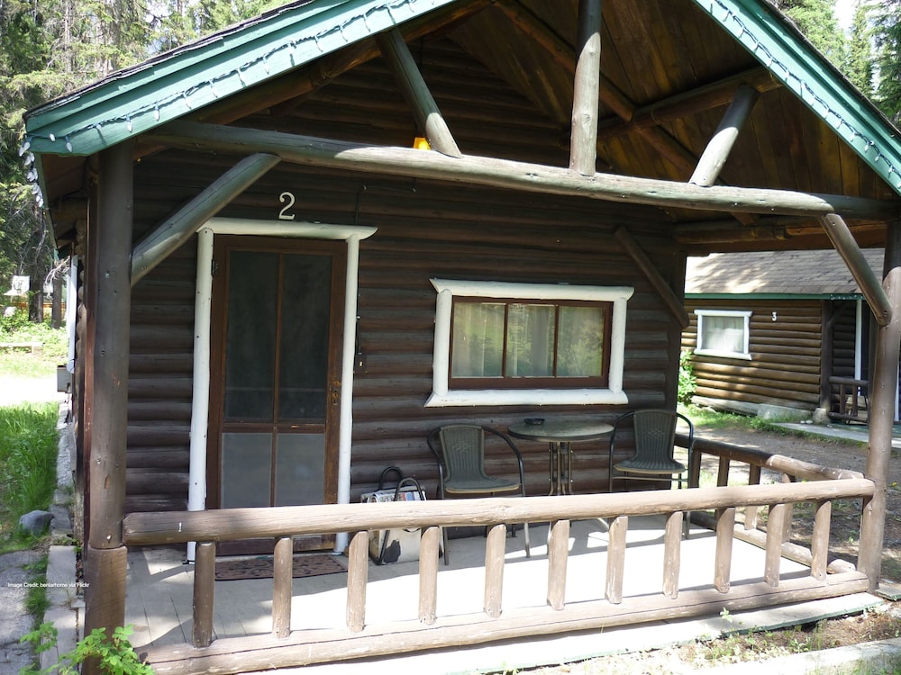 Kootenay Park Lodge