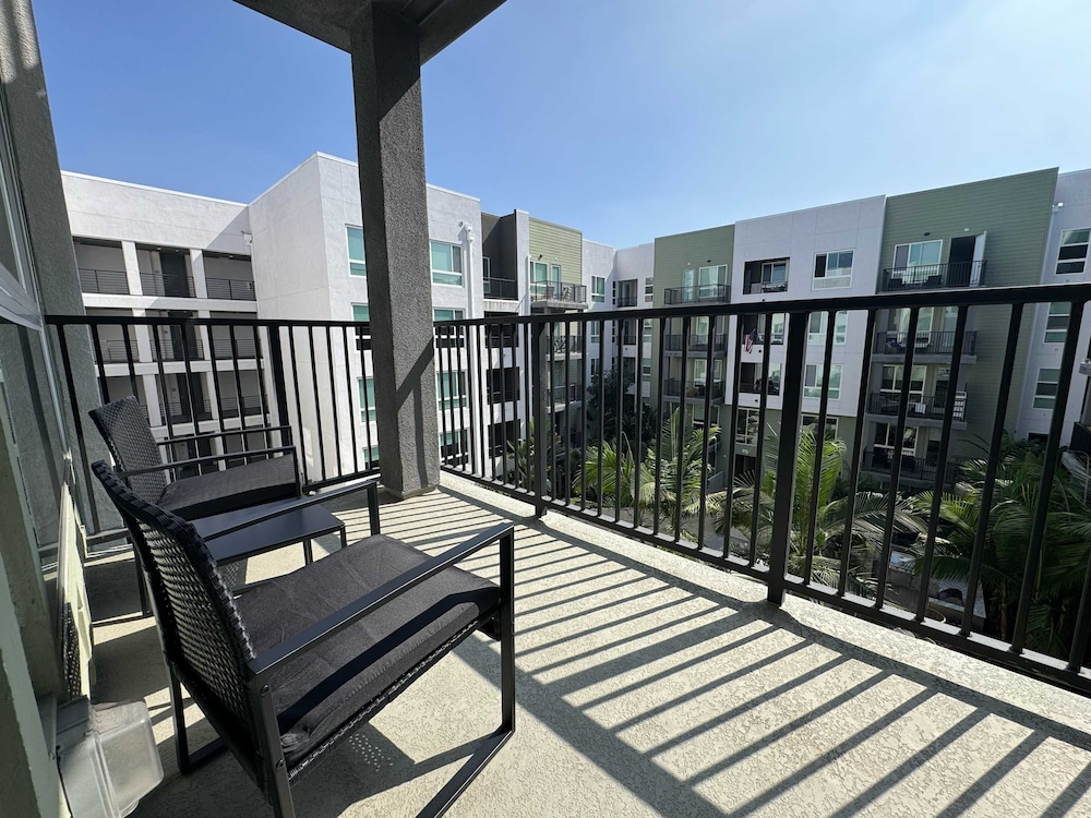 Luxury Stay Near Disneyland Pool Gym Free Parking