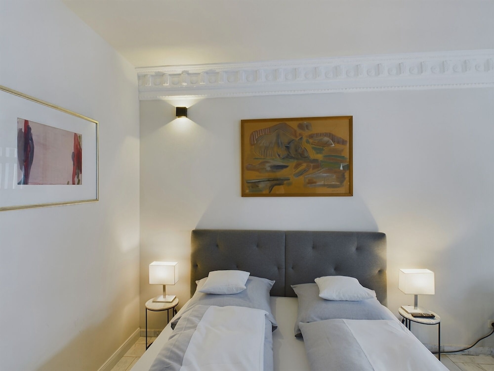 Art Apartments