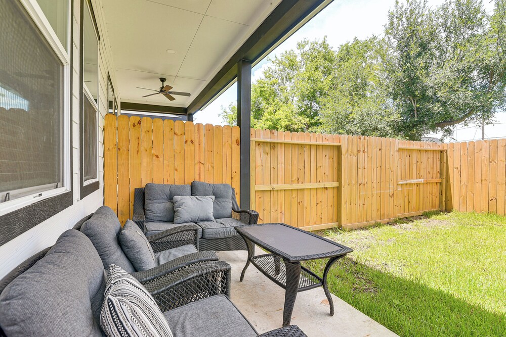 Private Patio & Yard: Houston Retreat Near Golf!
