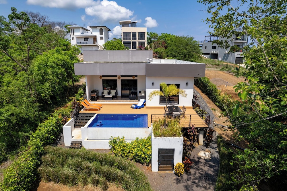 Villa with Minimalist Design & Scenic Deck with Private Infinity Pool and Jungle Views