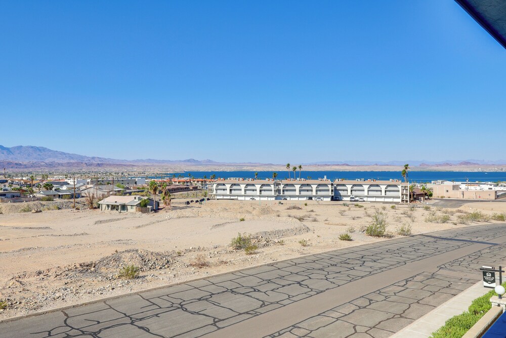 Pool Access & Mtn Views: Lake Havasu City Condo!
