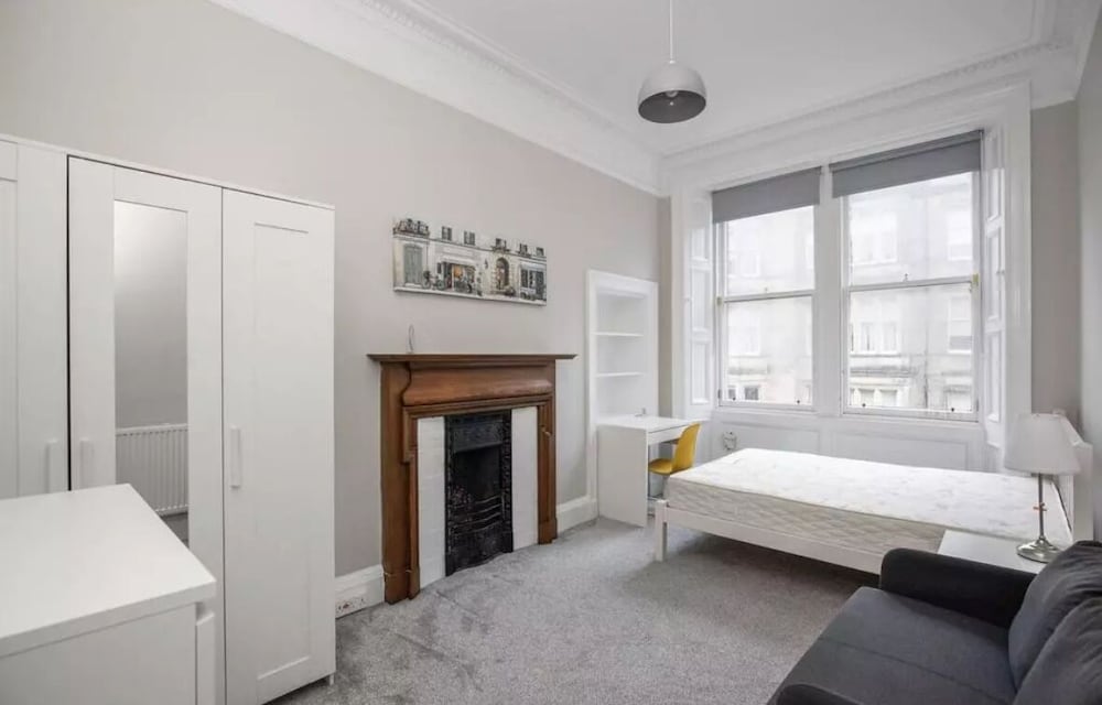 Spacious 3-Bedroom Flat in Charming Bruntsfield