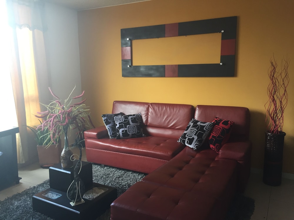 Comoda habitación cerca al aeropuerto