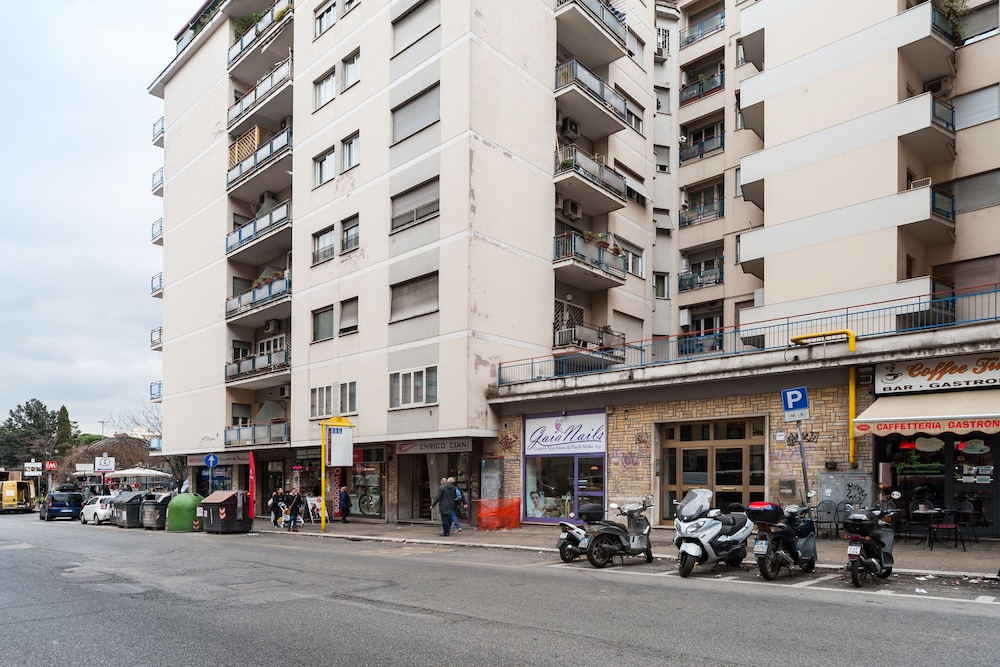 Studio Near San Pietro