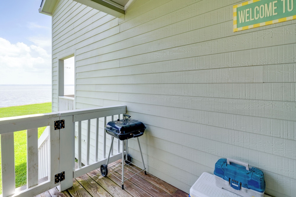 Boat & Fish: Gem w/ Water Views on Lake Livingston