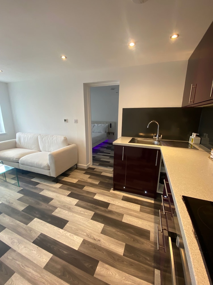 Stunning Truro 1-bed - Sleeps 2 & Parking