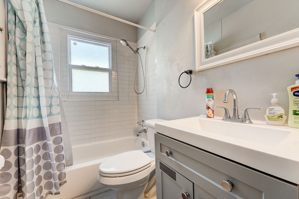2BR Cozy House Near Paseo the Art District