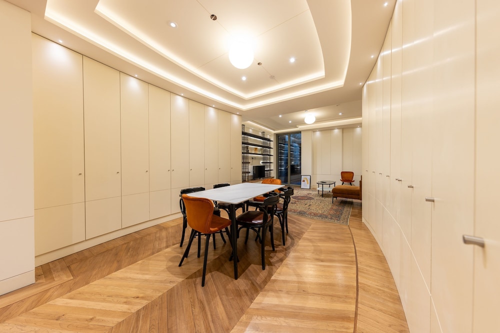 Elegant 5bdrm Townhouse in Camden