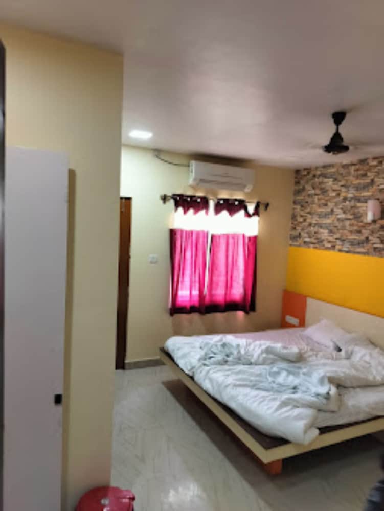 Goroomgo Hotel Coral Suites Puri view 4