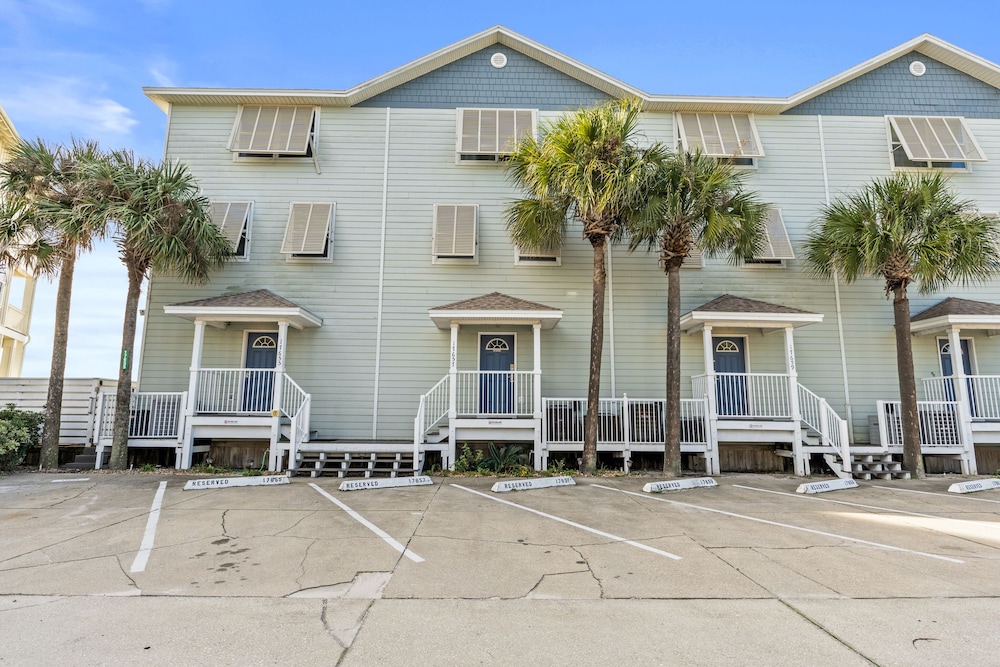 Southern Exposure Townhome by Panhandle Getaways