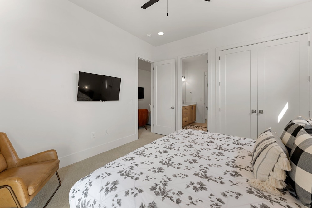 Villa #26 At Bloomington Country Club - Sunset Retreat 4 Bedroom Townhouse