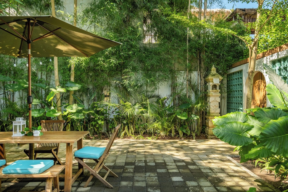Tropical 1BR Private Pool Villa, 8 mins to beach In Uluwatu