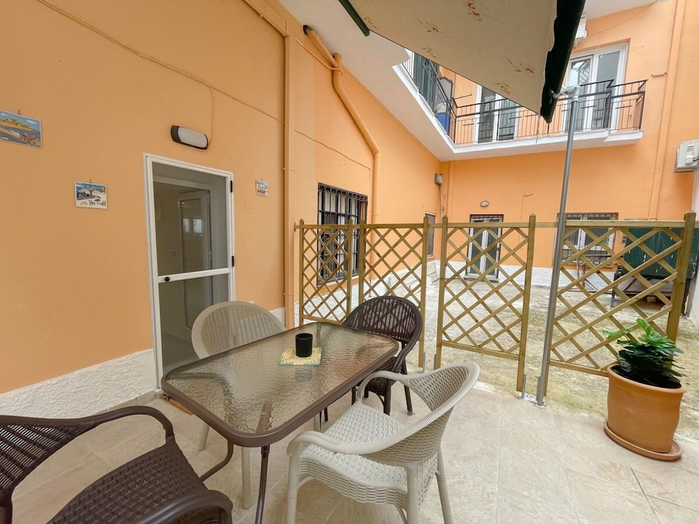 Pistachio Suite - Town Centre