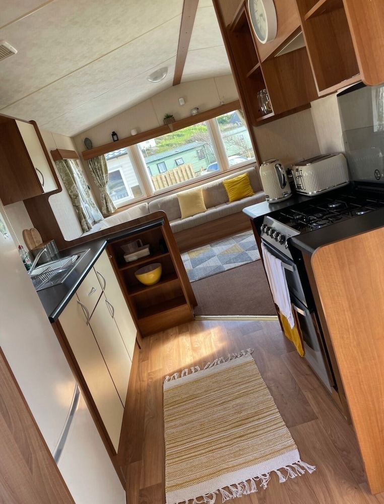 Challaborough bay Caravan, Sleeps 8, pet Friendly