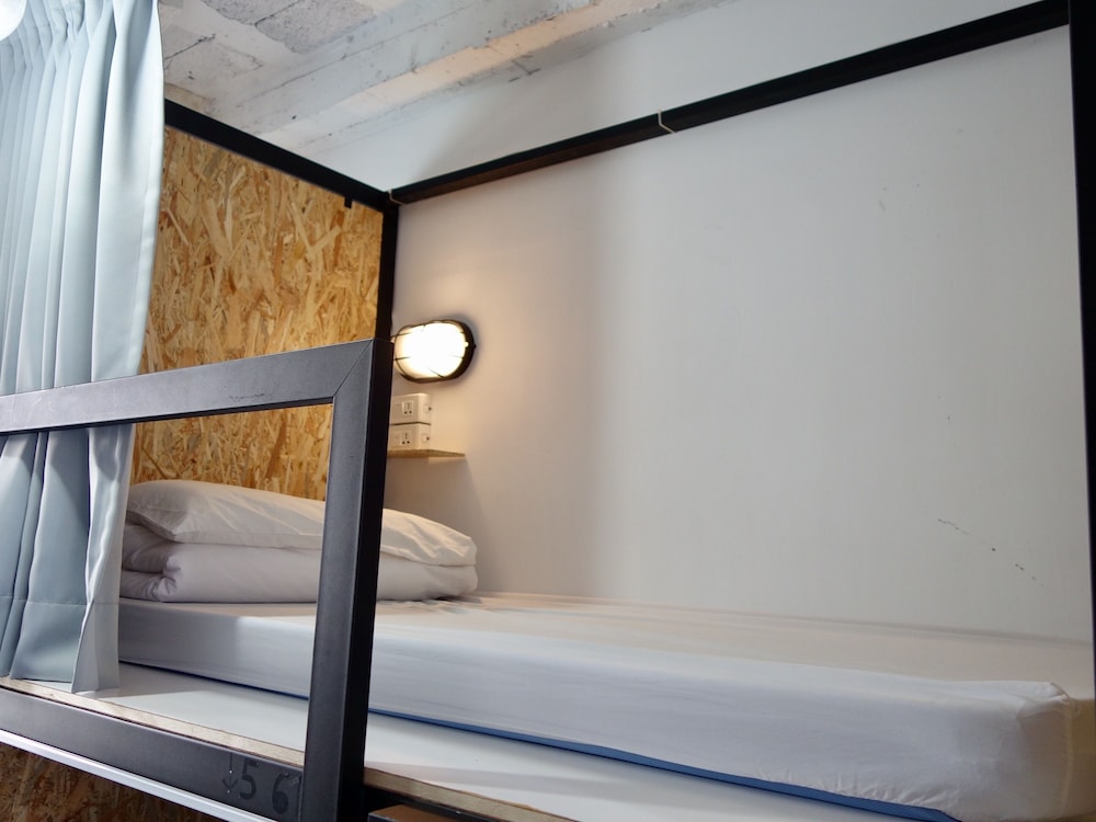 Oldmancaptain Hostel
