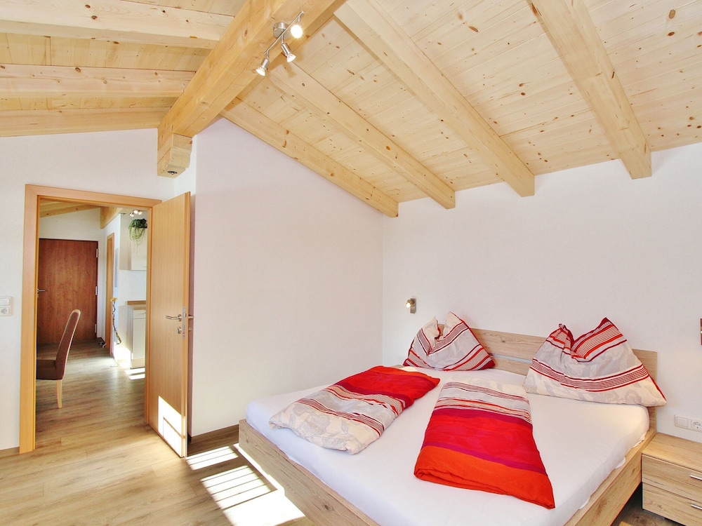Sunlit Apartment Near Ski Area in Hollersbach im Pinzgau view 4