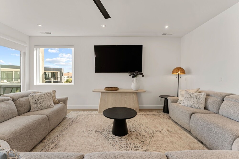 Salt And Sol 5 Bedroom Townhouse