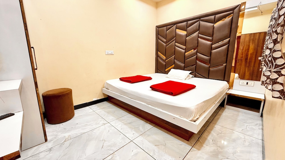Hotel S C PALACE near Mahakal Temple