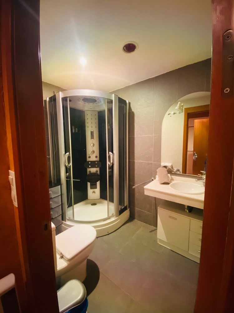 Estudio Edificio Serraneu Asn, apartamento en Monachil — bathroom