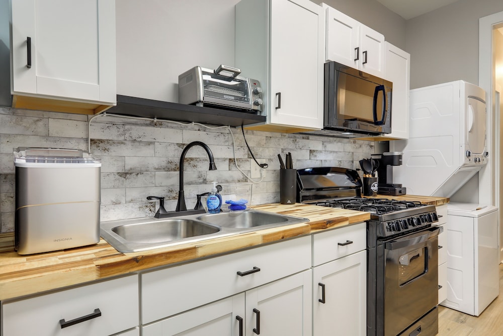 Pet-friendly ATL Hub - 9 Mi to Downtown