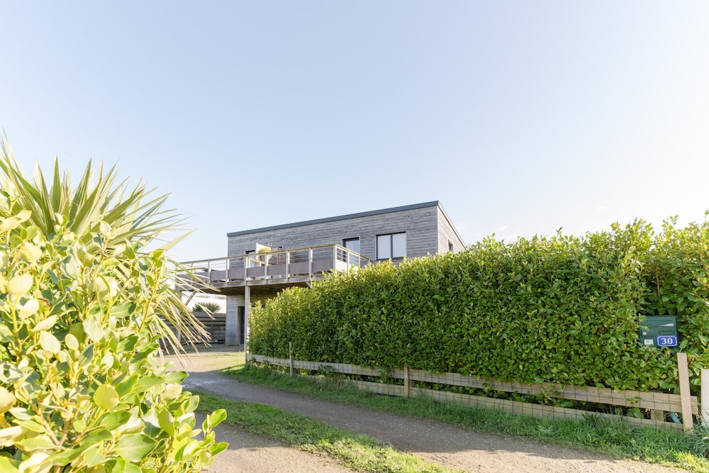 Apartment in Ploudalmezeau Near Treompan Beach