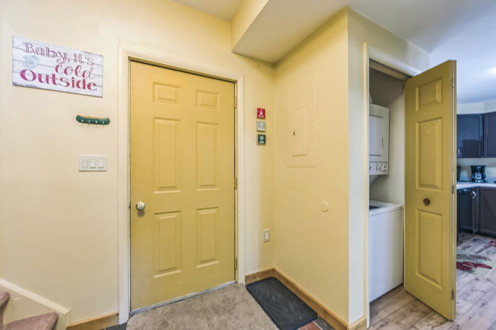 Straight Brook 5d - Adirondack-style Townhome 2 Bedroom Townhouse by The Summit at Gore Mountain