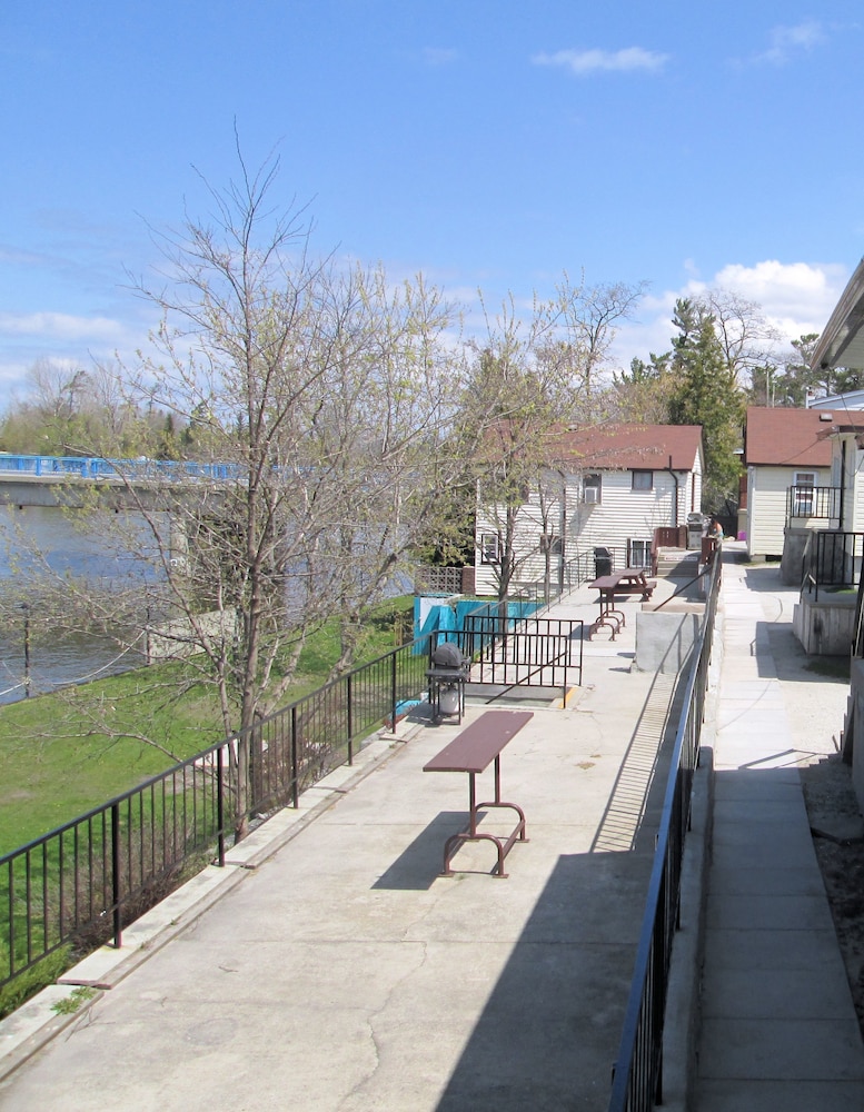Edgewater Resorts - Edgewater Cottages