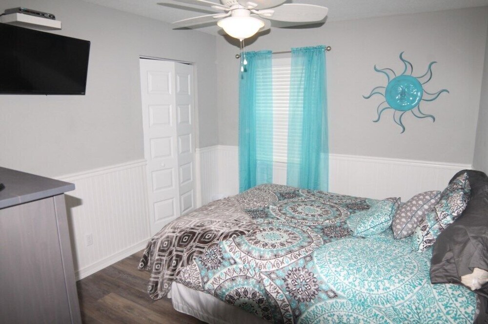 Sunset Harbor 3 Bedroom Home by Redawning view 2