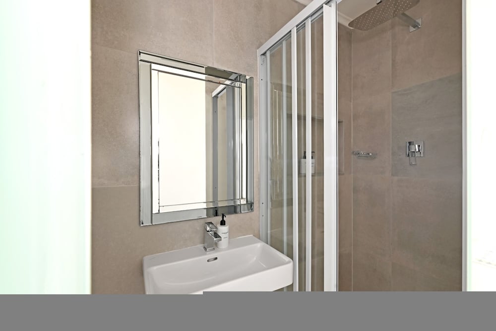 Spacious 3 Bed Apartment Sea Point Ocean Views