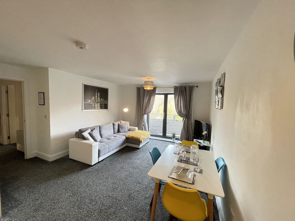 Grand Central Apartments, Centro