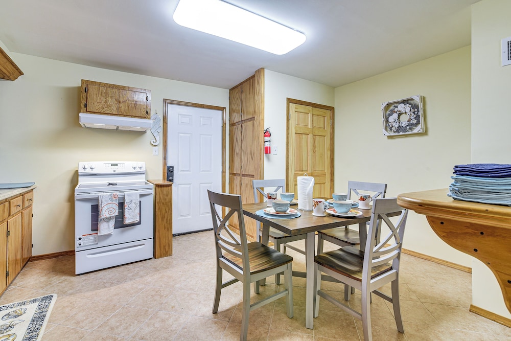 1 Mi to Historic Pleasure Pier: Galveston Home