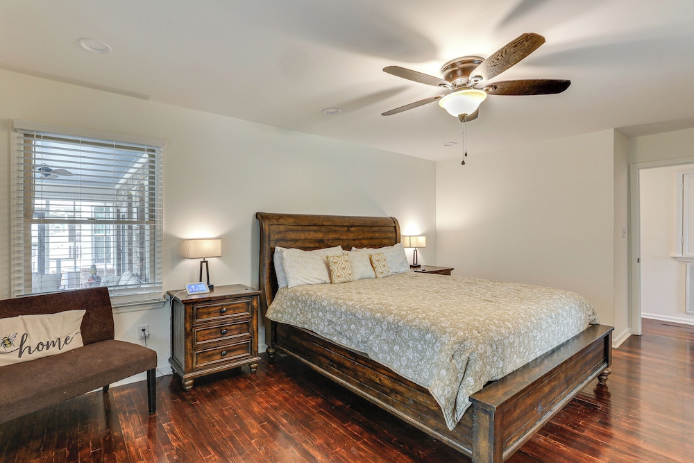 Private Dock + Pool Table: Lake Marion Getaway