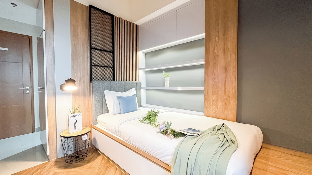 Wooden Nest 2Br Without Living Room At Evenciio Margonda Apartment
