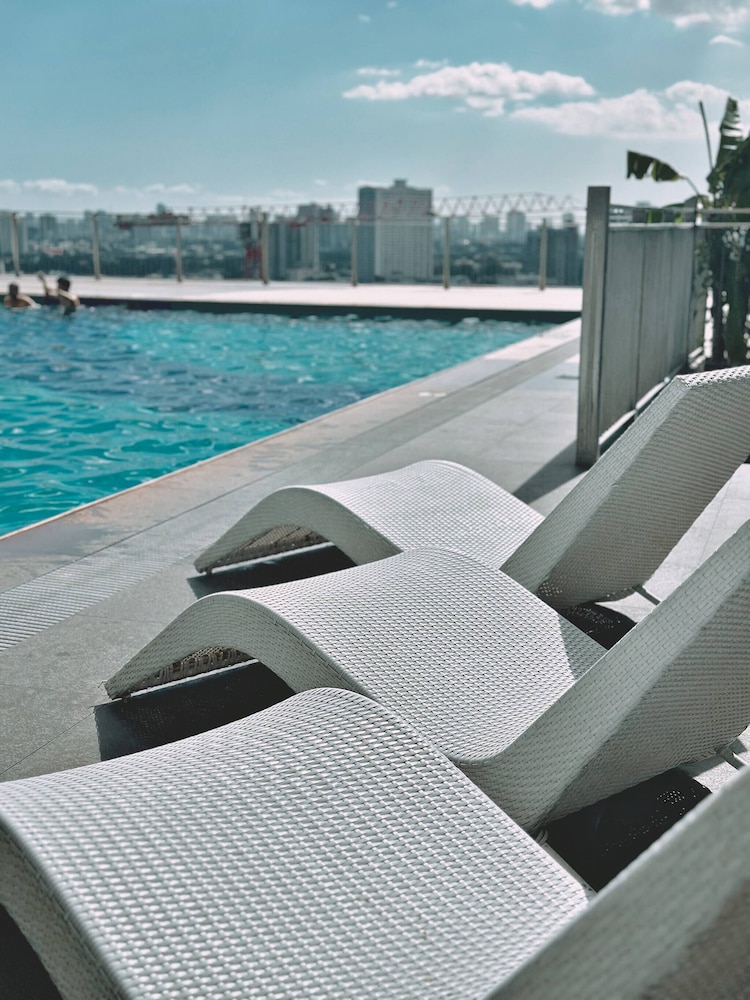 Cozy Staycation With Netflix, Pool, Ps4, Board Games