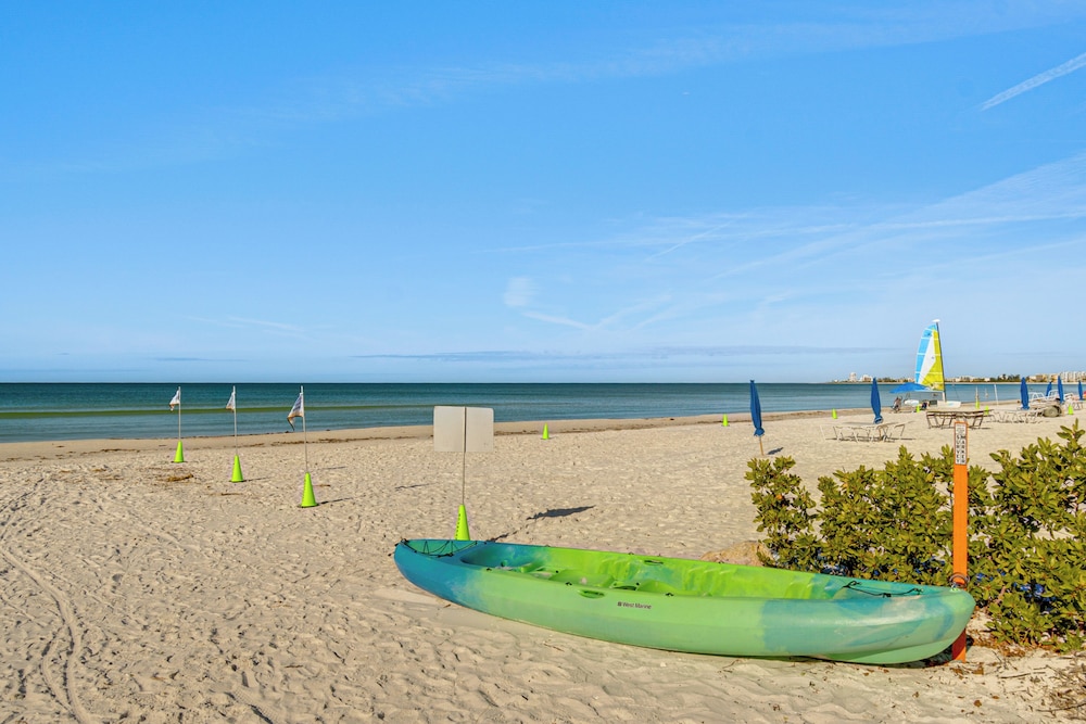 Unwind Poolside + Walk to Beach! Sarasota Retreat