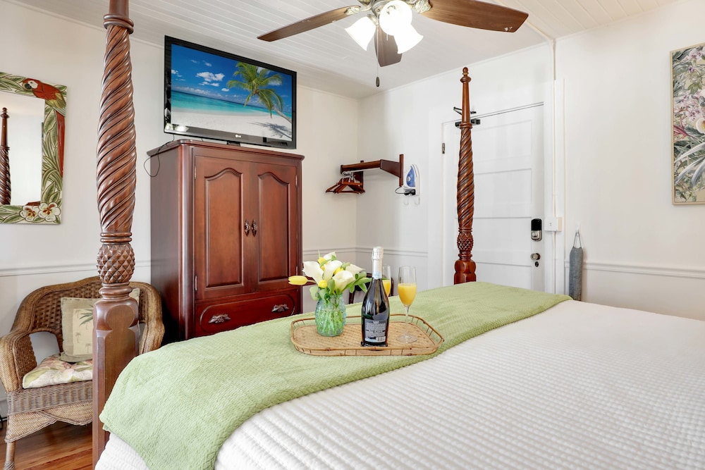 Hibiscus House Bed Breakfast Inn Parrot Room