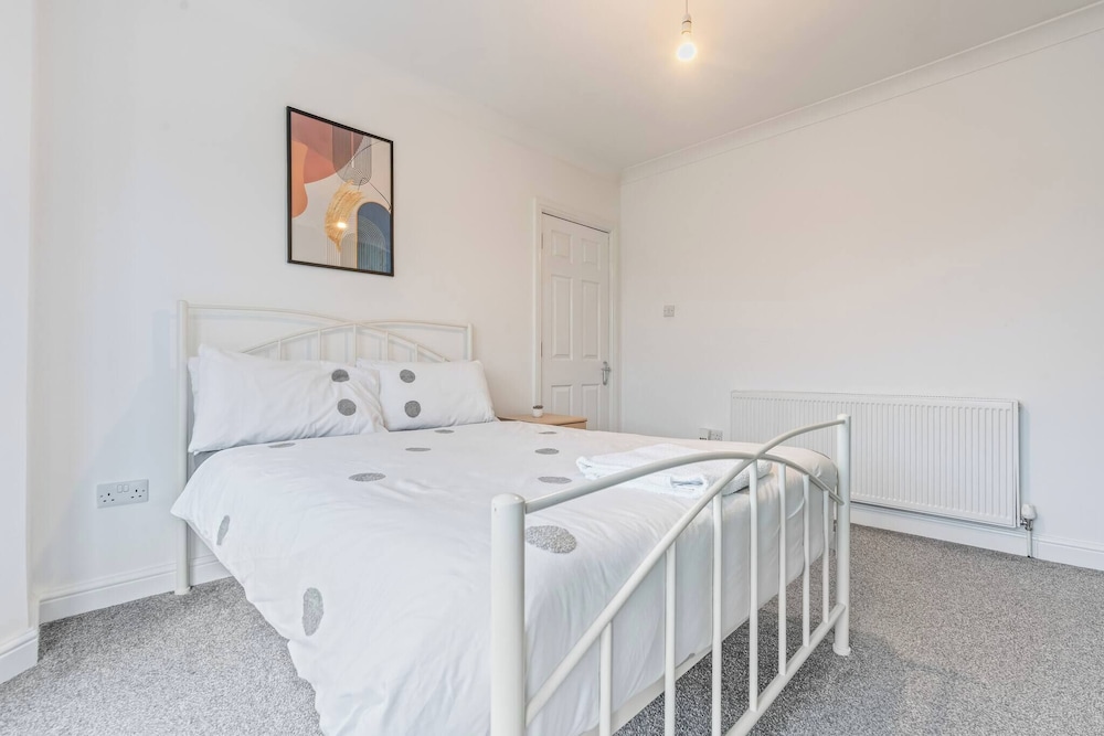 Beautiful 5 Bedroom Home in Coventry 14min to NEC