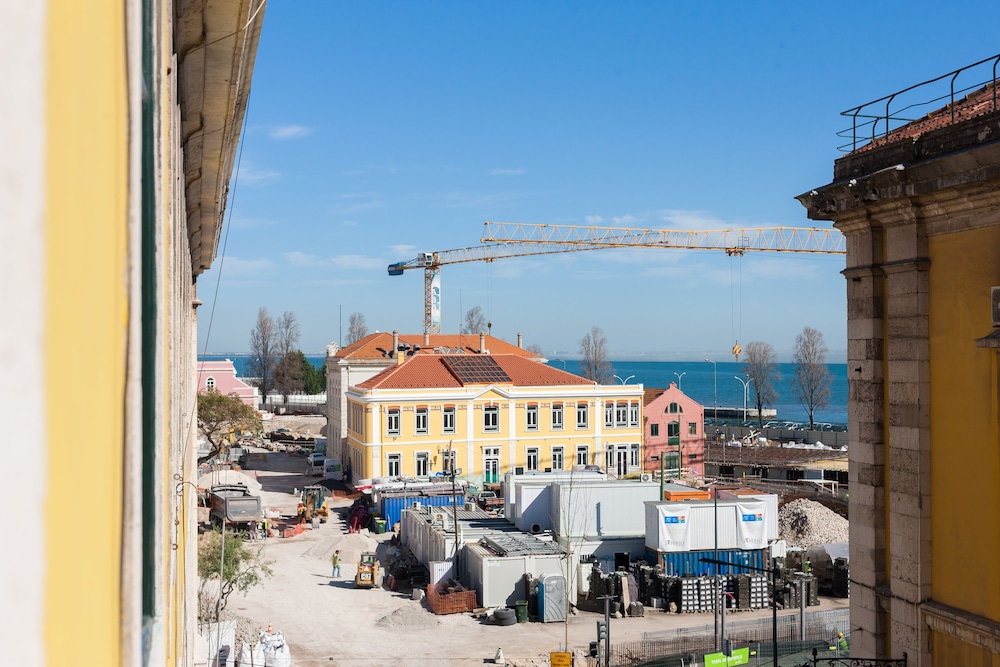 Tejo Vintage Three-Bedroom Apartment - by LU Holidays