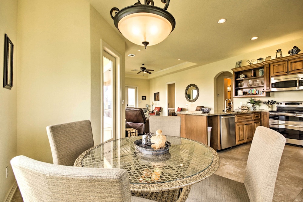 Casa Sol House w/ Deck in Crystal Beach! view 5