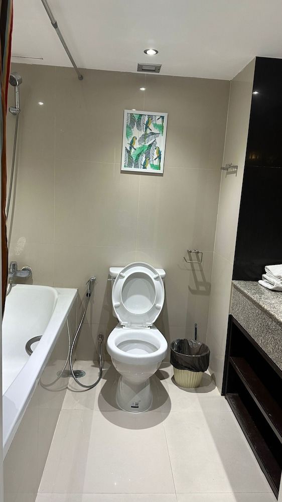 Omni Tower Sukhumvit Nana - Direct