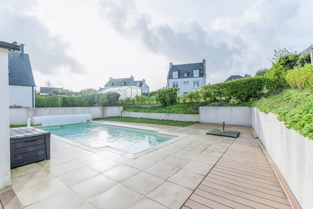 Holiday Home in Saint-pabu Near Beniguet Beach