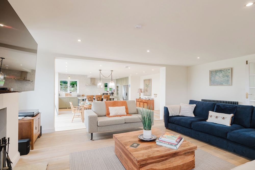 Mulberry Cottage 5BD in Wiltshire