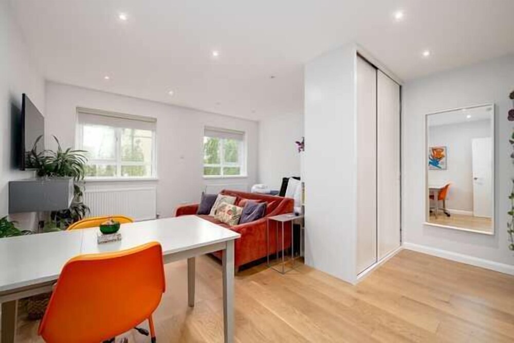 Stylish Brixton Hill Studio With Modern Charm