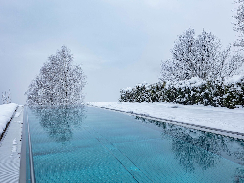 Apartment With Infinity Pool