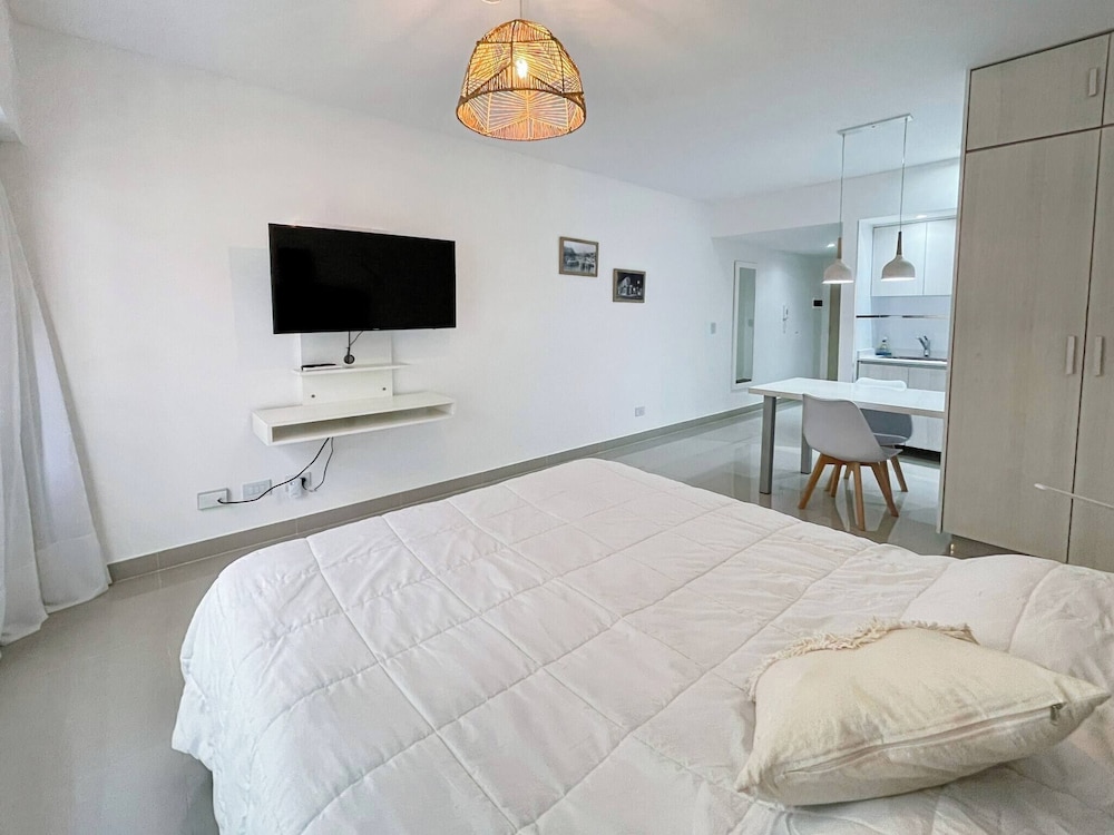 Modern & Cozy Studio in San Telmo With Pool and Balcony