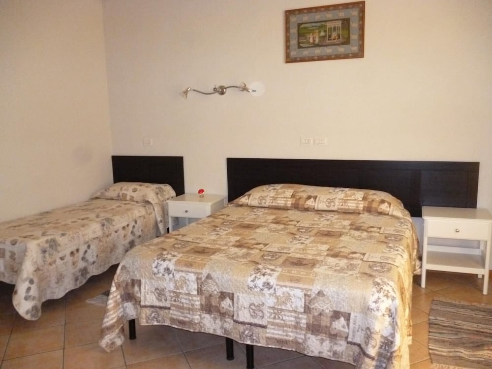 Lastra Bed & Car view 5