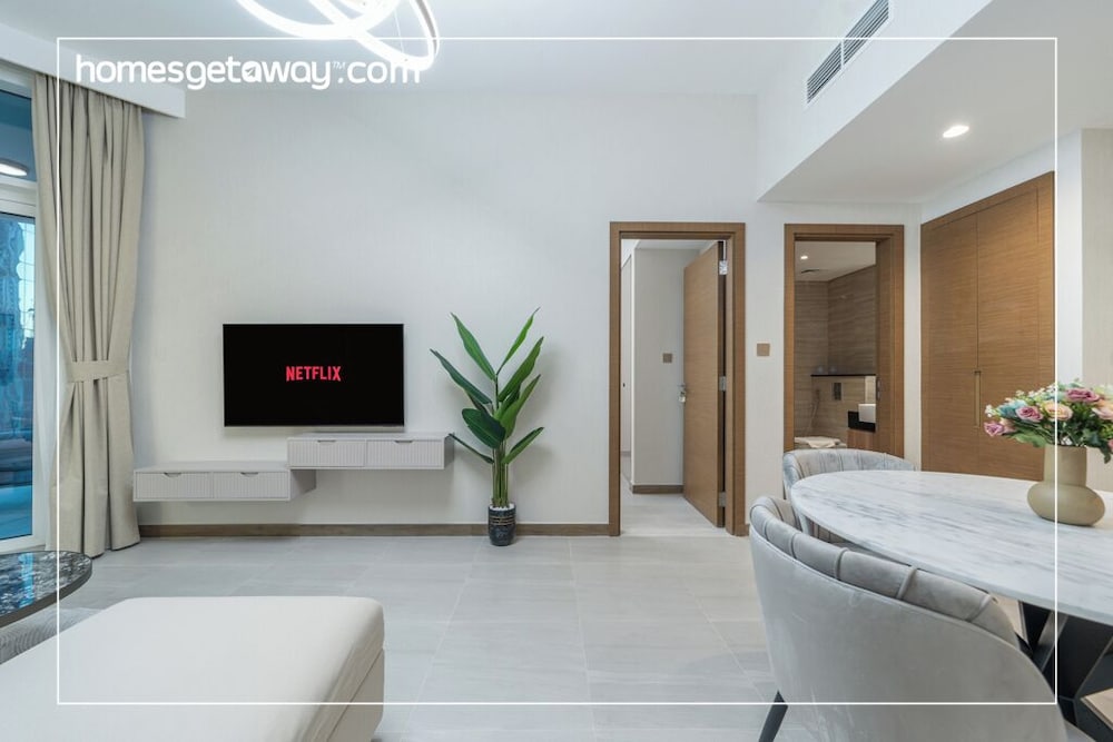 Chic 1BR at the Canal Business Bay