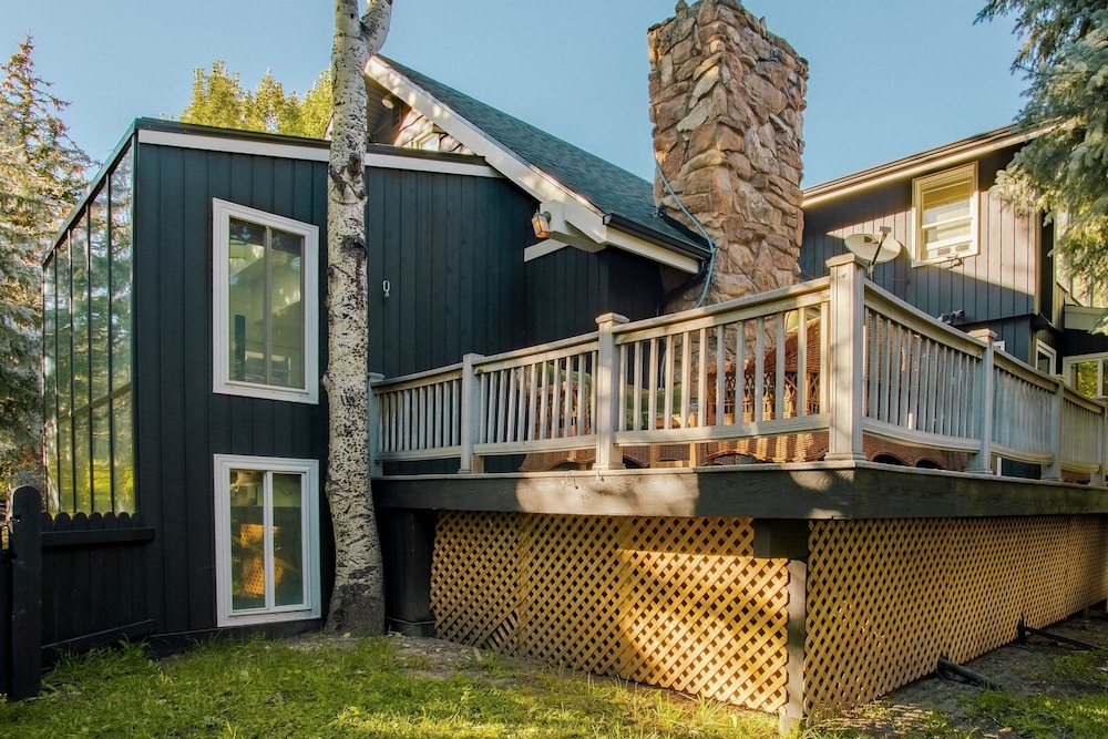 River House Hot Tub 15min to Downtown Skiing